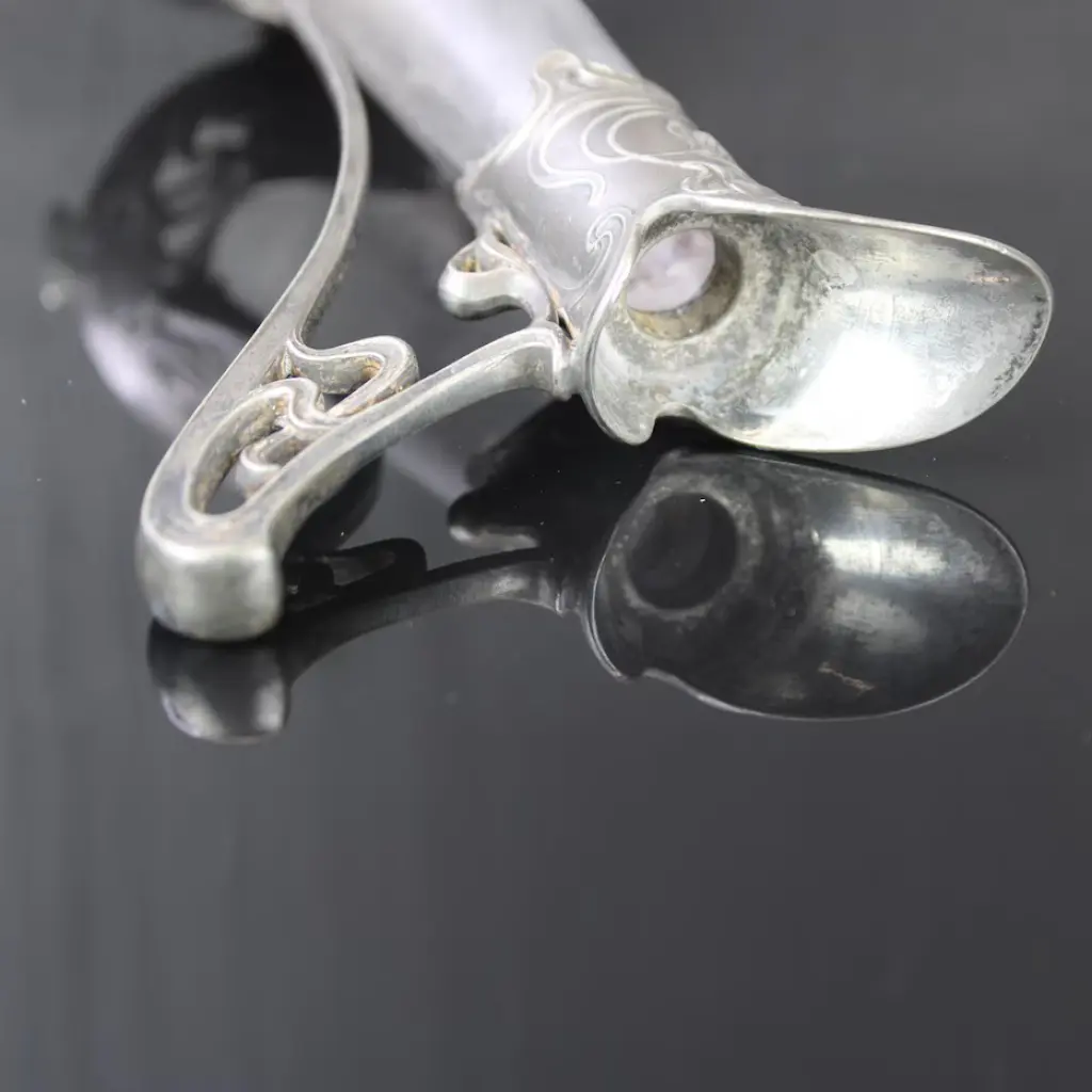 Кувшин для вина декантер в стиле Арт-Нуво, Модерн с изображением женского лица и цветочным узором. — изображение 6