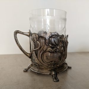 Женский подстаканник в стиле Арт Нуво со стаканом