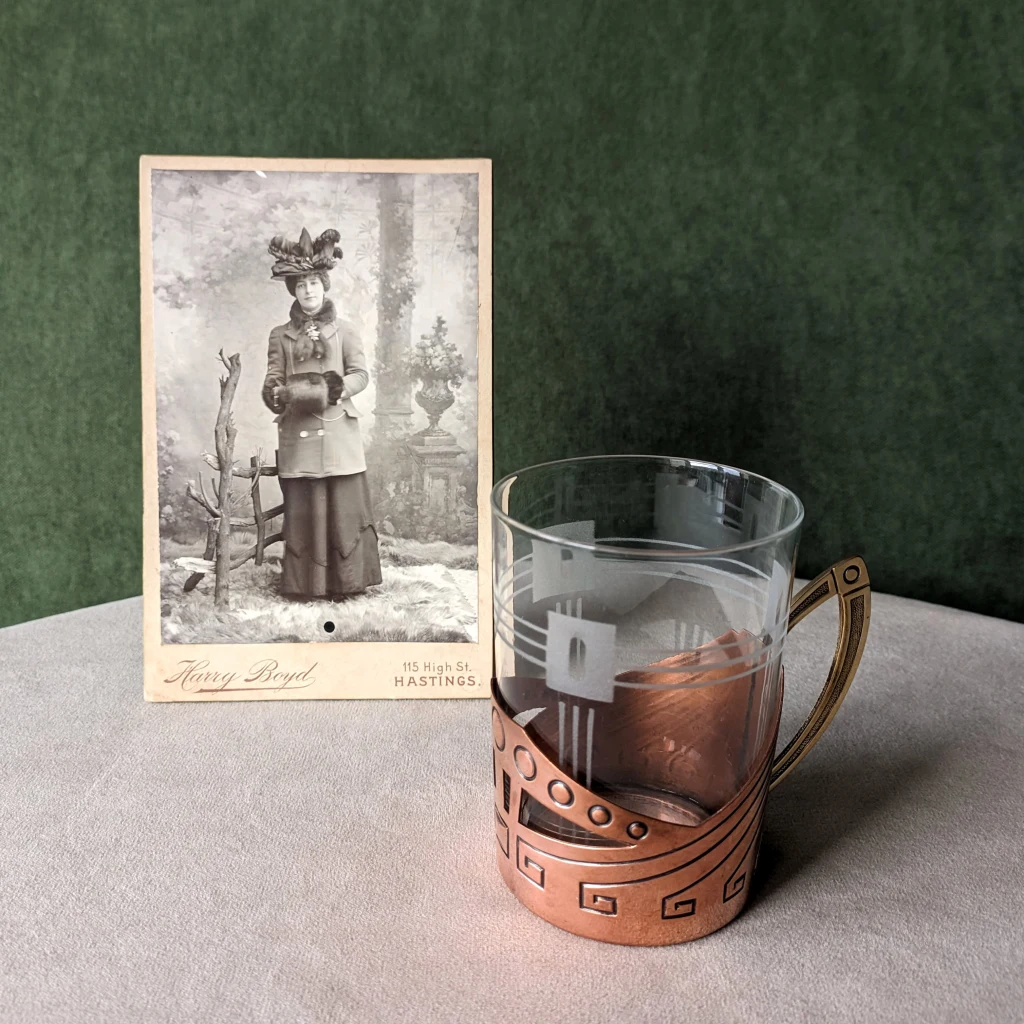 Полноразмерный подстаканник в стиле Арт-Нуво, Модерн — изображение 6