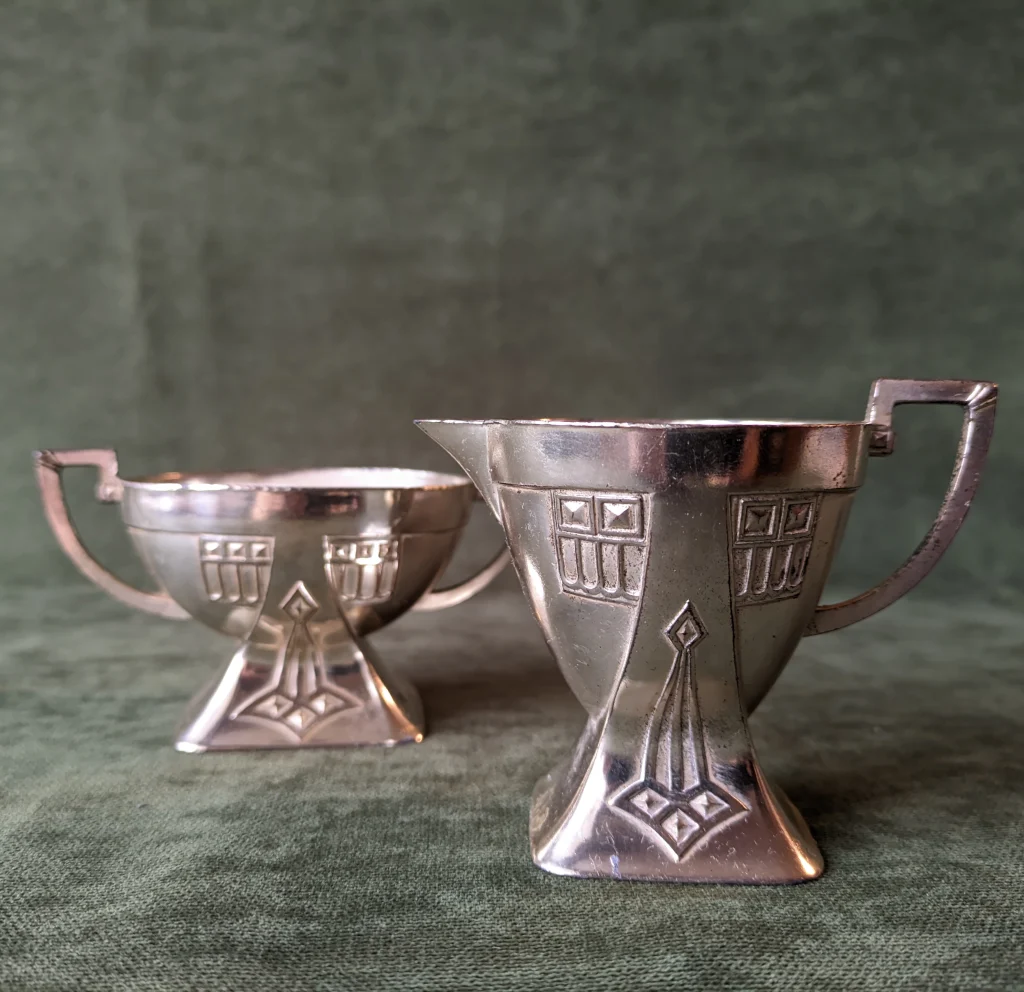 Миниатюрный сливочник и сахарница в стиле Арт-Нуво, Модерн — изображение 4