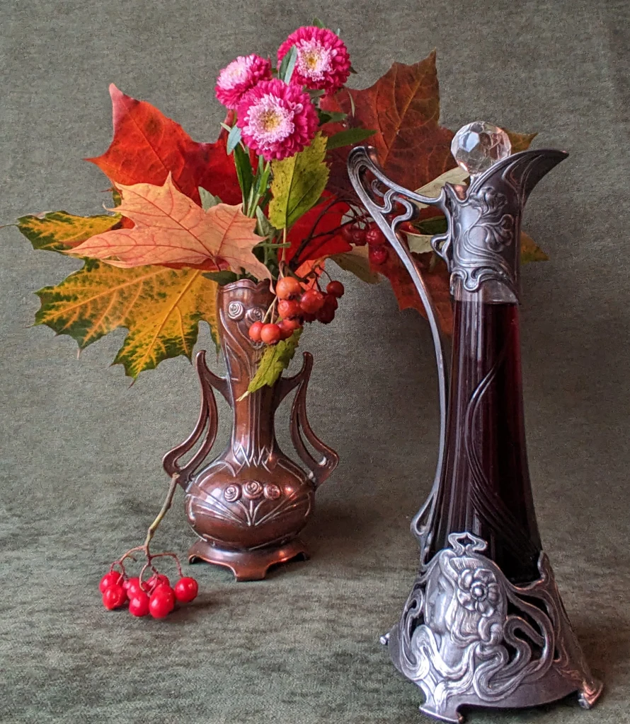 Кувшин для вина декантер в стиле Арт-Нуво, Модерн с изображением женского лица и цветочным узором. — изображение 5